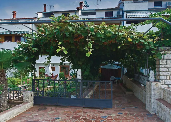 1 Bedroom Gorgeous Apartment In Porec